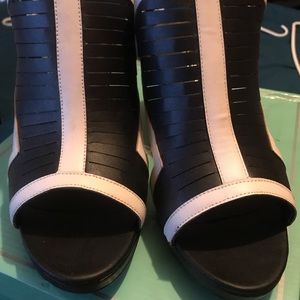 Women shoes size 10W